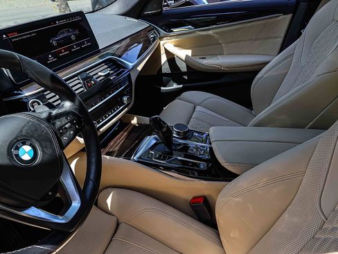 Used 2023 BMW 540i xDrive w/ Premium Package AWD/4WD image 9