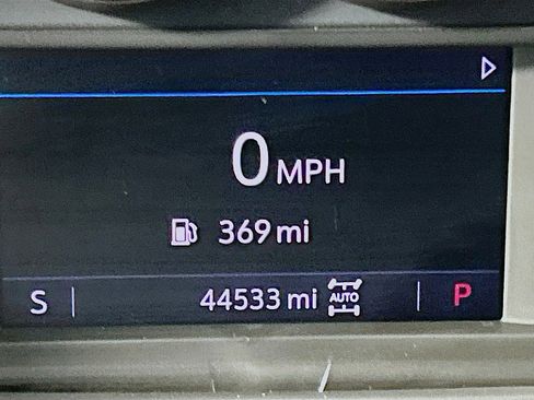 Used 2022 Chevrolet Silverado 1500 LT w/ Leather Package image 13