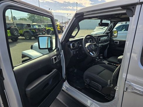 Used 2023 Jeep Wrangler Sahara w/ Cold Weather Group image 21