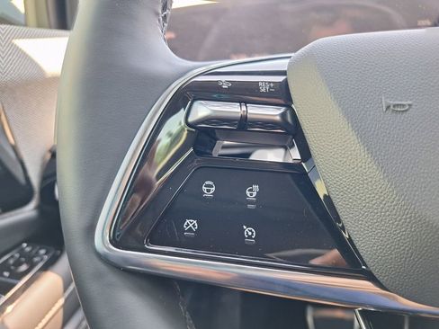 New 2025 Cadillac Optiq Luxury 2 image 20