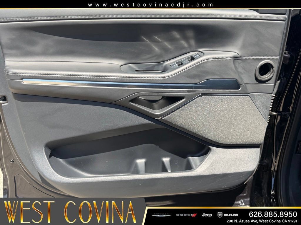 Used 2025 Lincoln Navigator Reserve AWD/4WD image 17