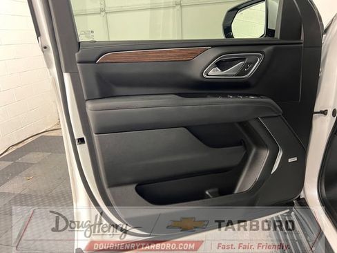 Used 2024 Chevrolet Suburban High Country w/ Advanced Technology Package AWD/4WD image 29