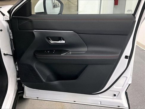 Used 2025 Nissan Kicks SR w/ SR Premium Package image 12