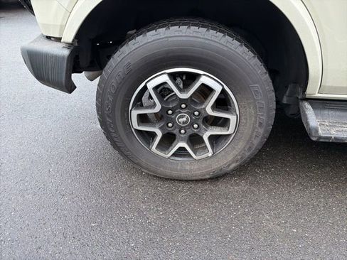 Used 2025 Ford Bronco Outer Banks image 9