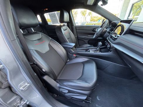 Used 2025 Jeep Compass Trailhawk AWD/4WD image 35