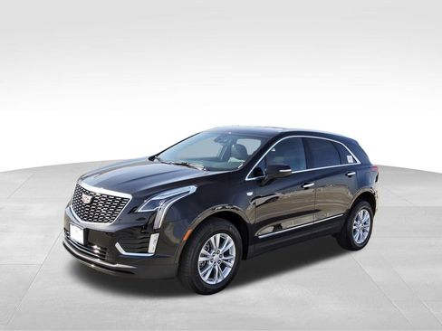 New 2026 Cadillac XT5 Luxury image 2