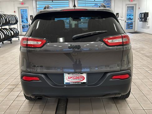 Used 2017 Jeep Cherokee Limited image 6