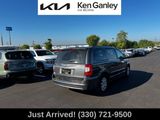 Used 2016 Chrysler Town & Country Touring image 5