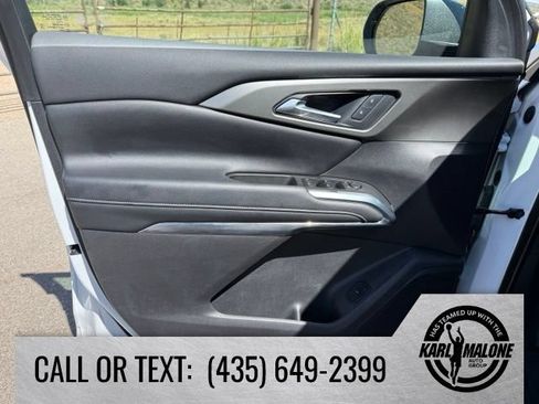 Used 2025 Chevrolet Traverse LT w/ Driver Confidence Package AWD/4WD image 12