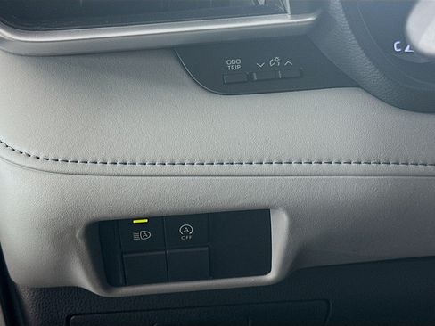 Used 2023 Toyota Highlander L FWD image 17