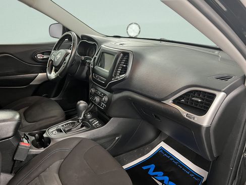 Used 2020 Jeep Cherokee Latitude AWD/4WD image 41