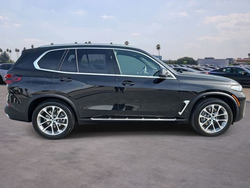 Used 2025 BMW X5 sDrive40i w/ Climate Comfort Package image 4