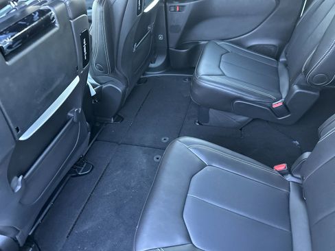 New 2026 Chrysler Pacifica Select image 12