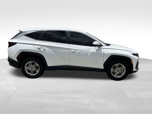 Certified 2025 Hyundai Tucson SE FWD image 2