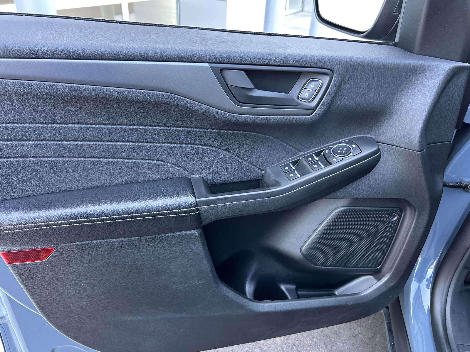 Used 2025 Ford Escape Active AWD/4WD image 13