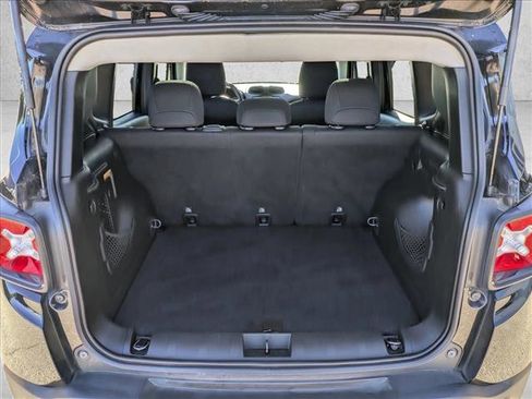 Used 2018 Jeep Renegade Altitude w/ UConnect 8.4 Nav Group image 6