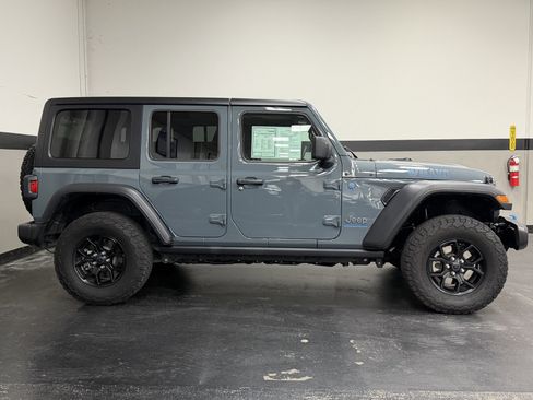 Used 2024 Jeep Wrangler Unlimited image 5