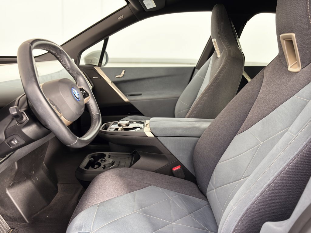 Certified 2024 BMW iX xDrive50 w/ Sport Package AWD/4WD image 5