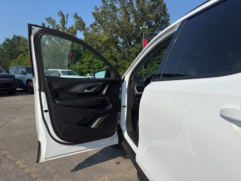 Used 2024 GMC Terrain SLT w/ Elevation Edition AWD/4WD image 18