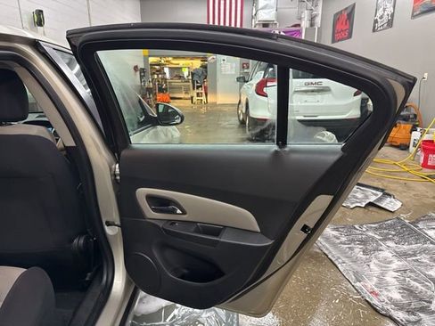 Used 2014 Chevrolet Cruze LS image 17