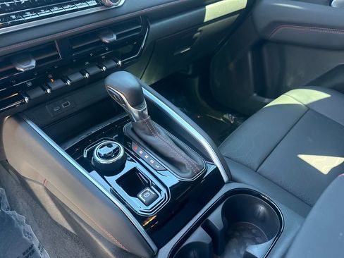 Used 2024 Chevrolet Colorado Z71 w/ Z71 Convenience Package 2 image 23