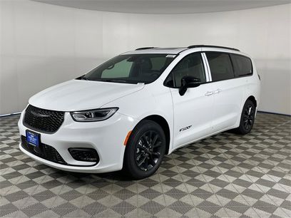 New 2025 Chrysler Pacifica Select w/ Fav Edition Package