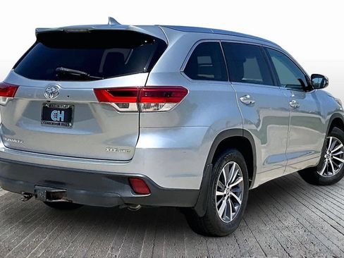Used 2017 Toyota Highlander XLE AWD/4WD image 9
