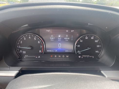 Used 2021 Ford Explorer XLT w/ Equipment Group 202A AWD/4WD image 15