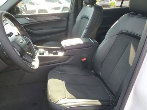 New 2025 Jeep Grand Cherokee L Altitude image 15