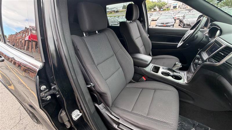 Used 2020 Jeep Grand Cherokee Laredo AWD/4WD image 13