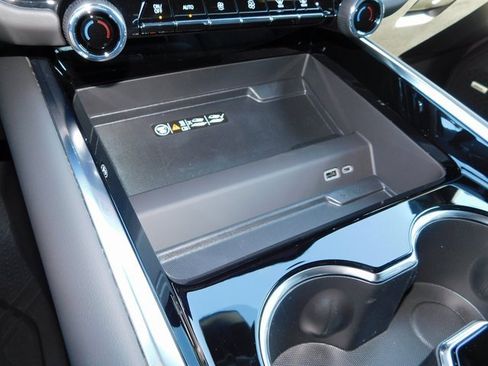 New 2025 Chevrolet Suburban Premier image 48