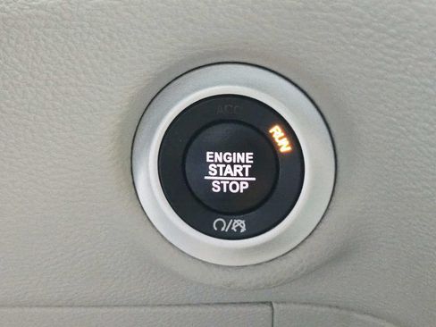 Used 2022 Chrysler Pacifica Touring-L AWD/4WD image 31