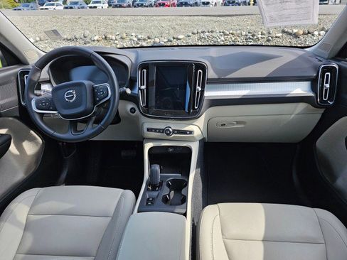 Used 2019 Volvo XC40 T5 Momentum image 18