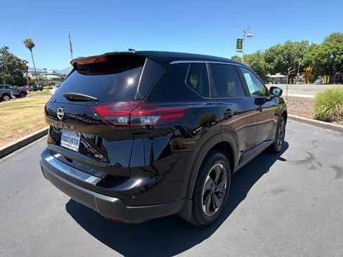 Used 2025 Nissan Rogue SV AWD/4WD image 4