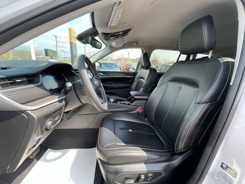 Used 2023 Jeep Grand Cherokee Limited AWD/4WD image 25