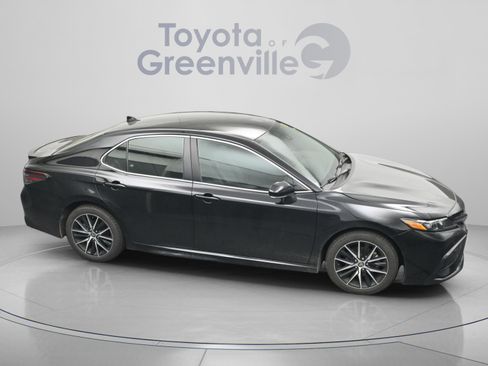 Used 2024 Toyota Camry SE image 18