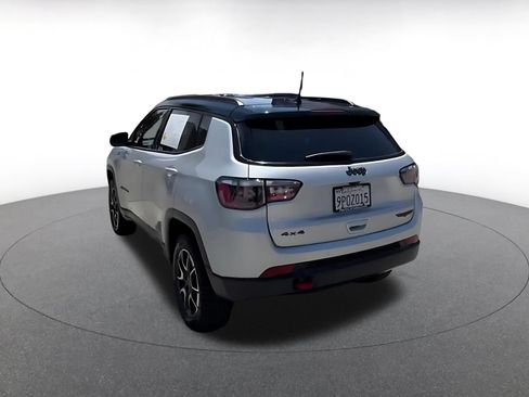 Used 2025 Jeep Compass Trailhawk AWD/4WD image 9