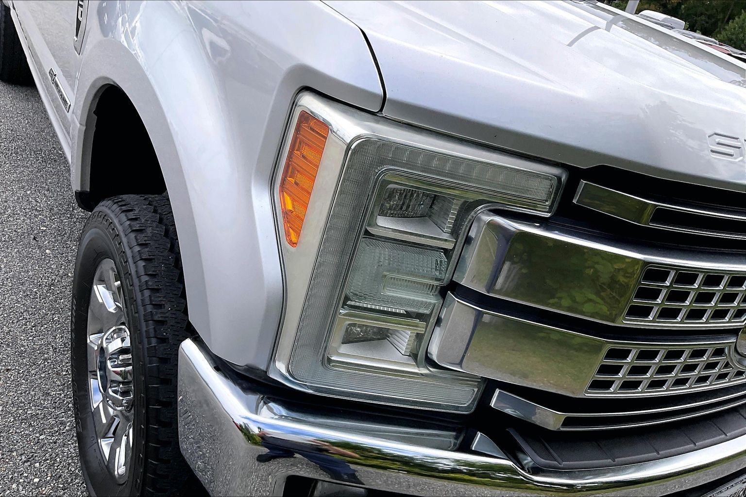 Certified 2017 Ford F250 Platinum w/ Platinum Ultimate Package AWD/4WD image 28