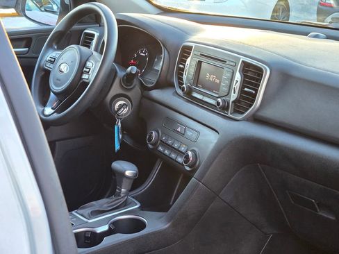 Used 2017 Kia Sportage LX image 10