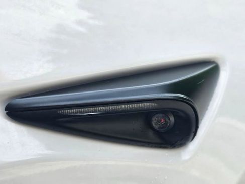Used 2024 Tesla Model Y Long Range AWD/4WD image 28