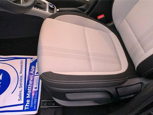 Certified 2025 Hyundai Venue SEL image 12