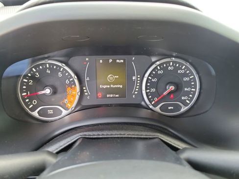 Used 2016 Jeep Renegade Latitude FWD image 24