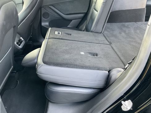 Used 2022 Tesla Model Y Performance image 40