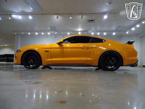 Used 2019 Ford Mustang GT Premium w/ Black Accent Package image 7