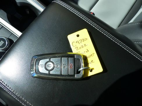 Used 2022 Ford Explorer XLT w/ Equipment Group 202A AWD/4WD image 37