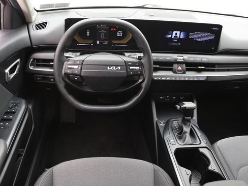 Used 2025 Kia K4 FWD image 12