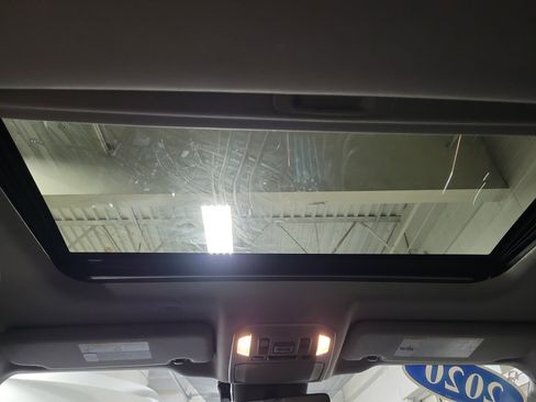 Used 2020 Toyota Highlander XLE image 16