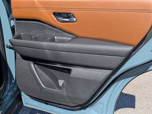 New 2026 Nissan Pathfinder Platinum image 32