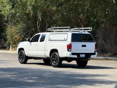 Used 2022 Toyota Tacoma SR RWD image 3