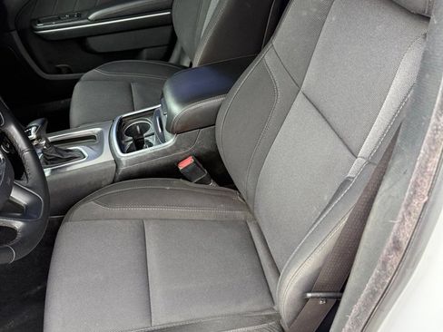 Used 2019 Dodge Charger SXT image 10